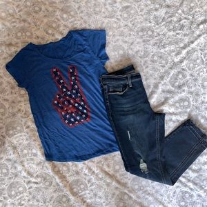 ✨Outfit! Distressed skinny jeans and shirt.